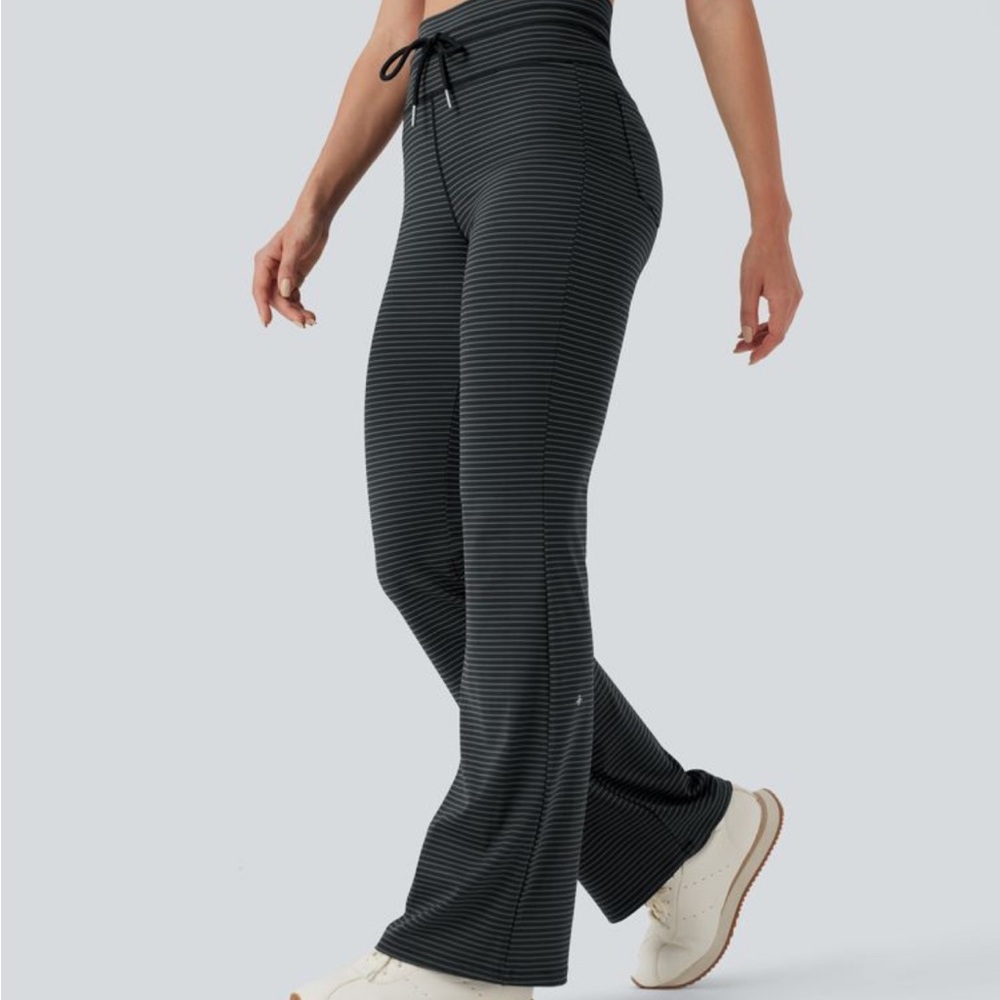 NWT HALARA High Waisted Stripe Flare Yoga Pants with Pockets